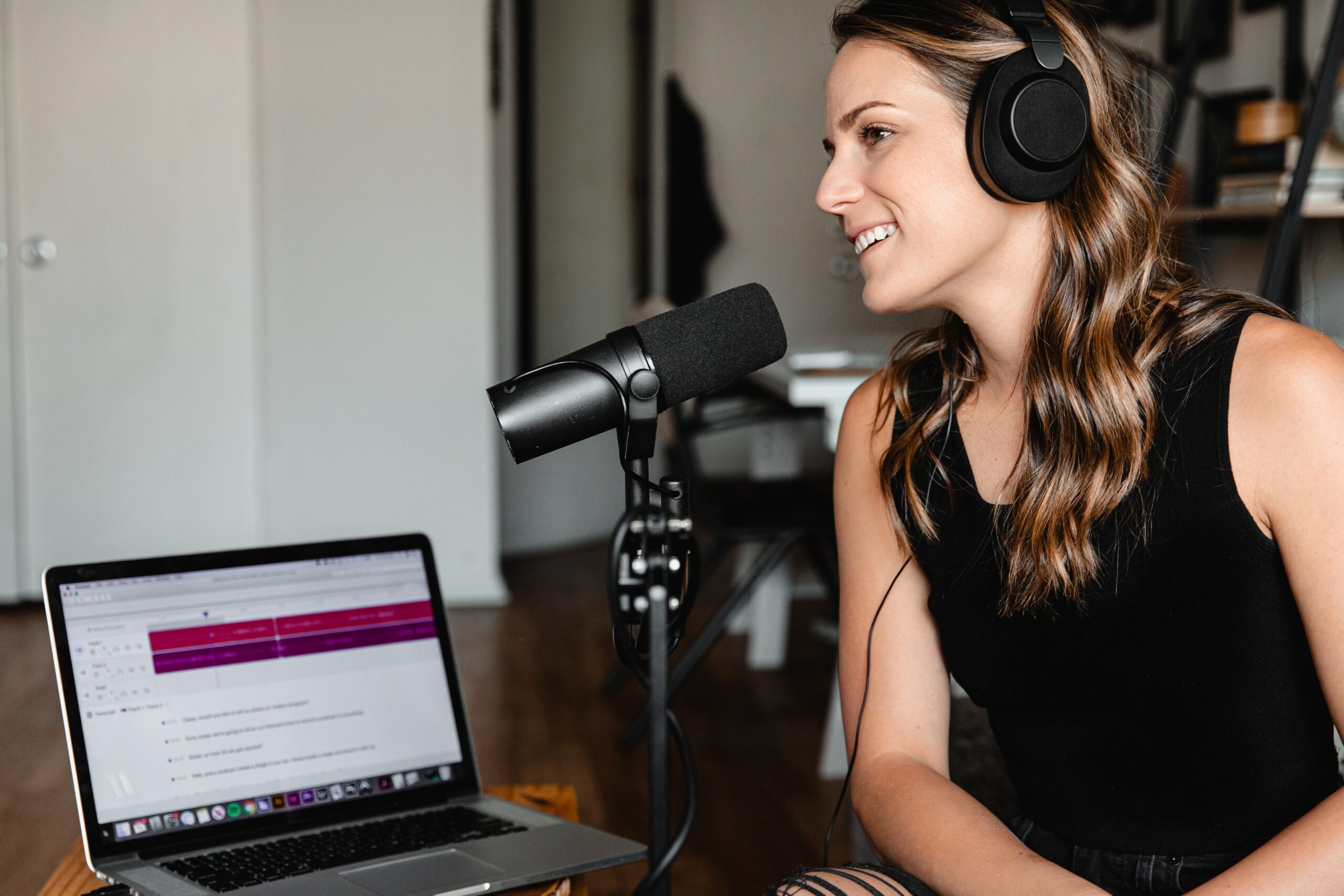 Your Cheat Sheet to 4 Major Podcast Equipment Options for Small-Businesses & Beginners